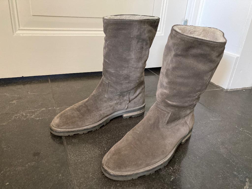 Hugo Boss suède korte laarzen met bont 41, Bruin, Boots, Ophalen of Verzenden, Zo goed als nieuw