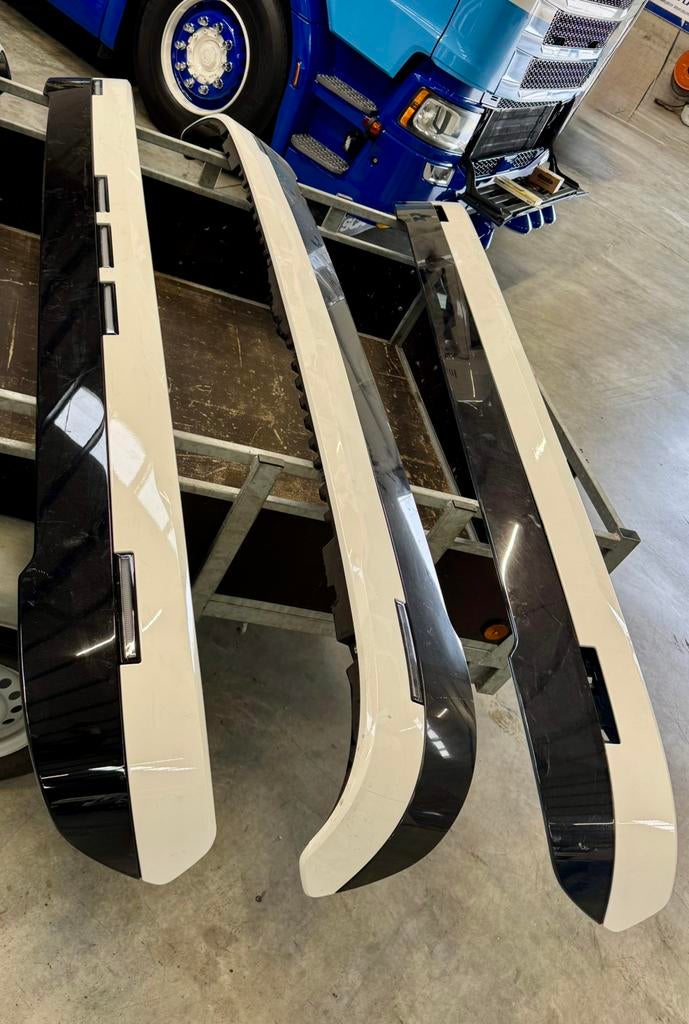 Diverse originele Scania zonnekleppen, Auto-onderdelen, Vrachtwagen-onderdelen, Ophalen, Nieuw, Scania, Carrosserie en Plaatwerk