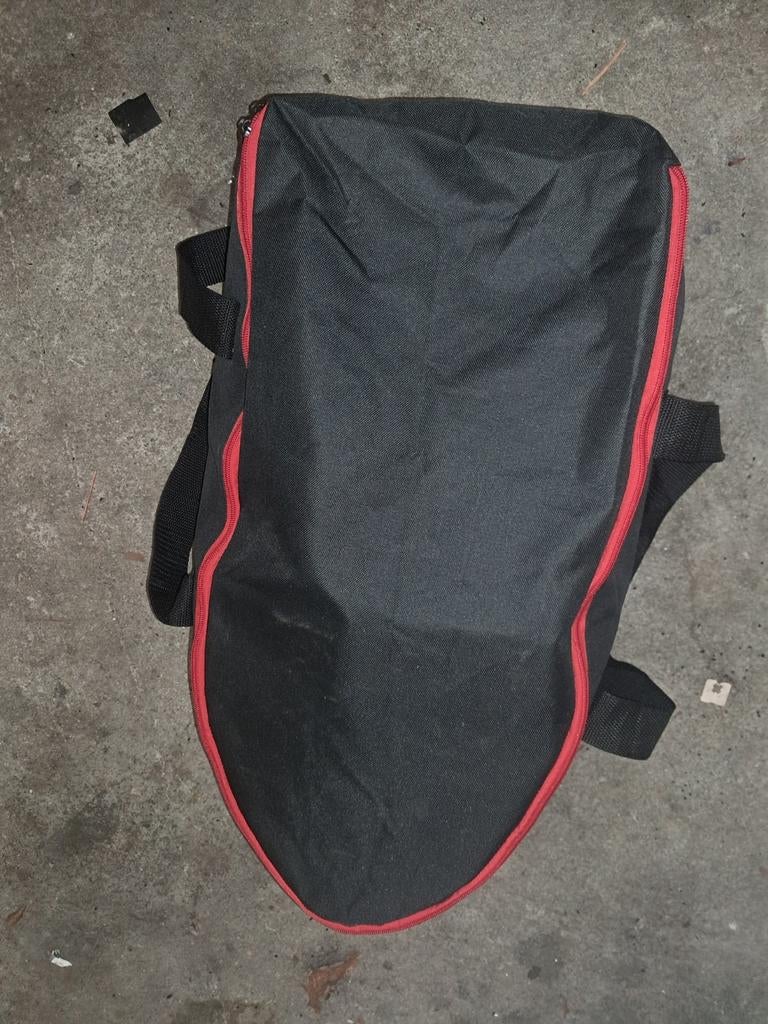 Voerboot met GPS en 4 voerbakken, compleet met accessoires, Ophalen of Verzenden, Zo goed als nieuw, Overige typen