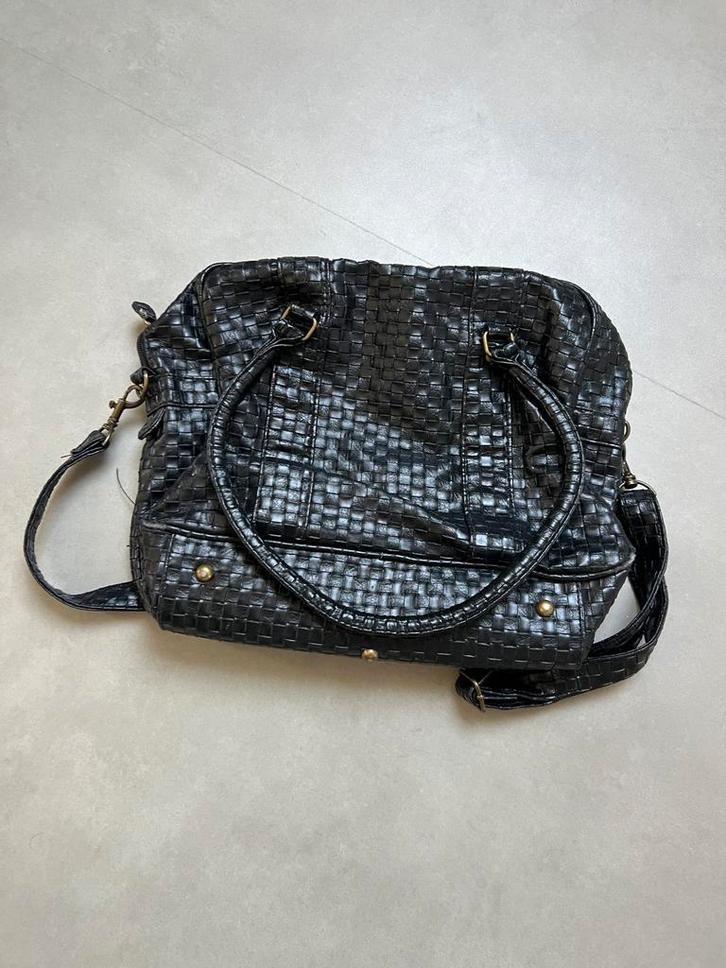 Zwarte InVito Handtas met Gevlochten Patroon, Sieraden, Tassen en Uiterlijk, Tassen | Damestassen, Gebruikt, Handtas, Zwart, Ophalen of Verzenden