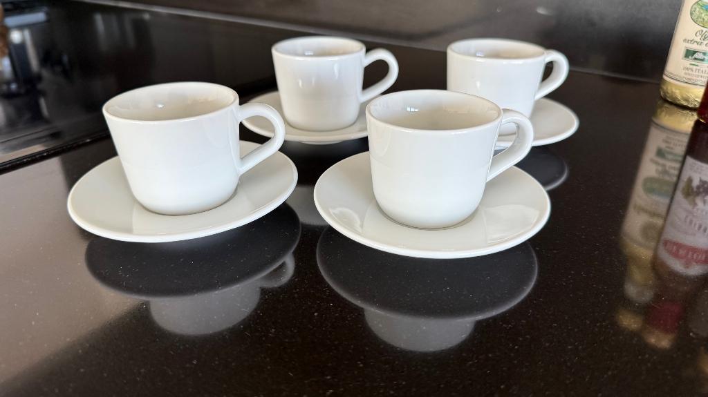 4 cappuccino kopjes en 6 espresso kopjes met schotel IKEA, Nieuw, Ophalen of Verzenden, Overige stijlen, Kop(pen) en/of Schotel(s)