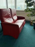 Leren bank elektrisch met voetensteun - rood, Huis en Inrichting, Banken | Bankstellen, Ophalen, Gebruikt, 150 tot 200 cm, Tweepersoons