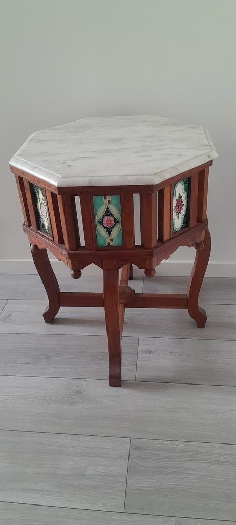 Antiek tafeltje., Ophalen