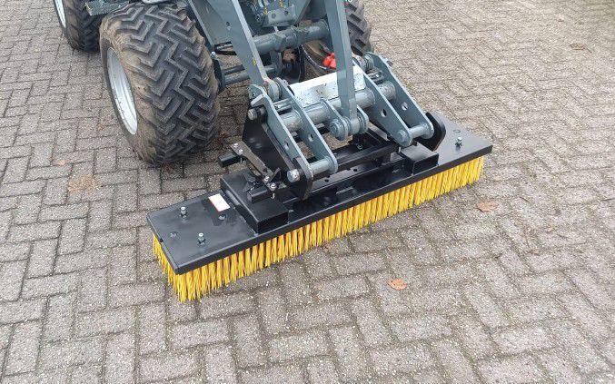 Veegborstel 150 blokbezem, Inno-Tec Nederland B.V., Verkoop@grondverzet-minigraver.nl, Hennepstraat 12
5561 AC  Riethoven, NL