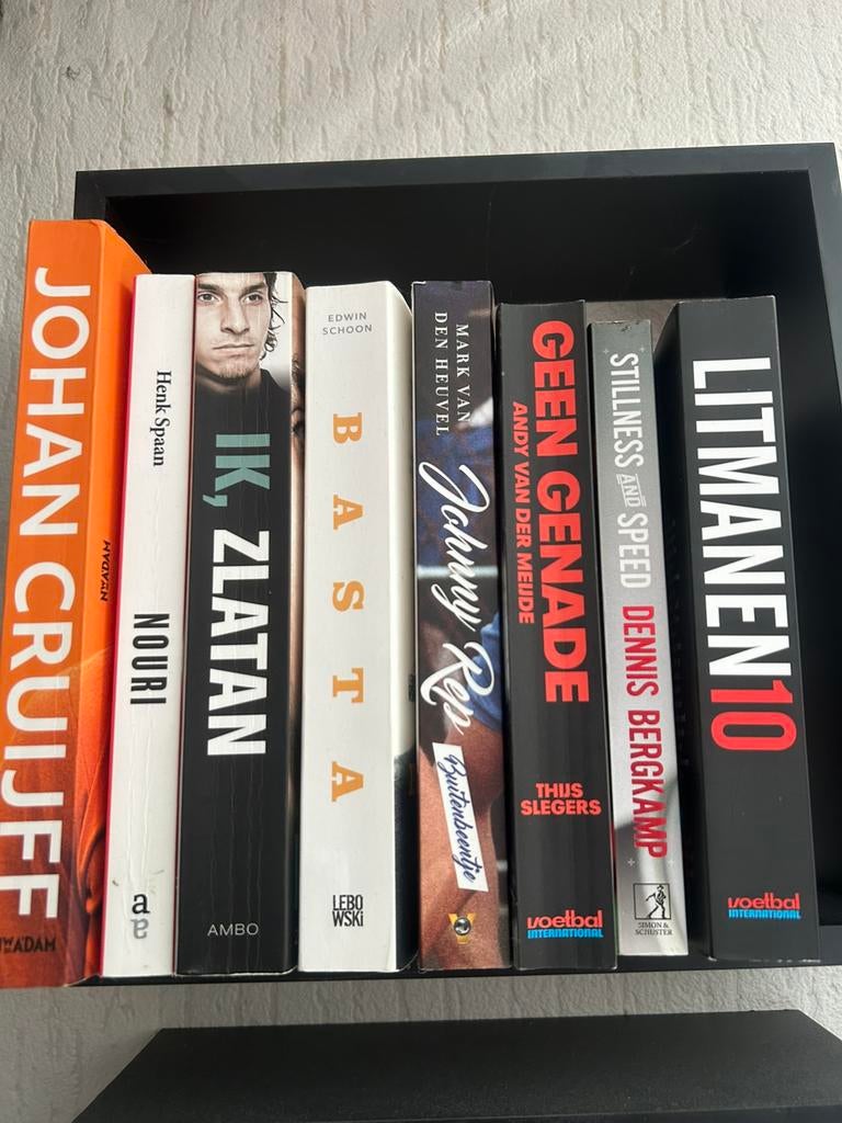 8 boeken van oud Ajacieden, Boeken, Ophalen of Verzenden, Zo goed als nieuw