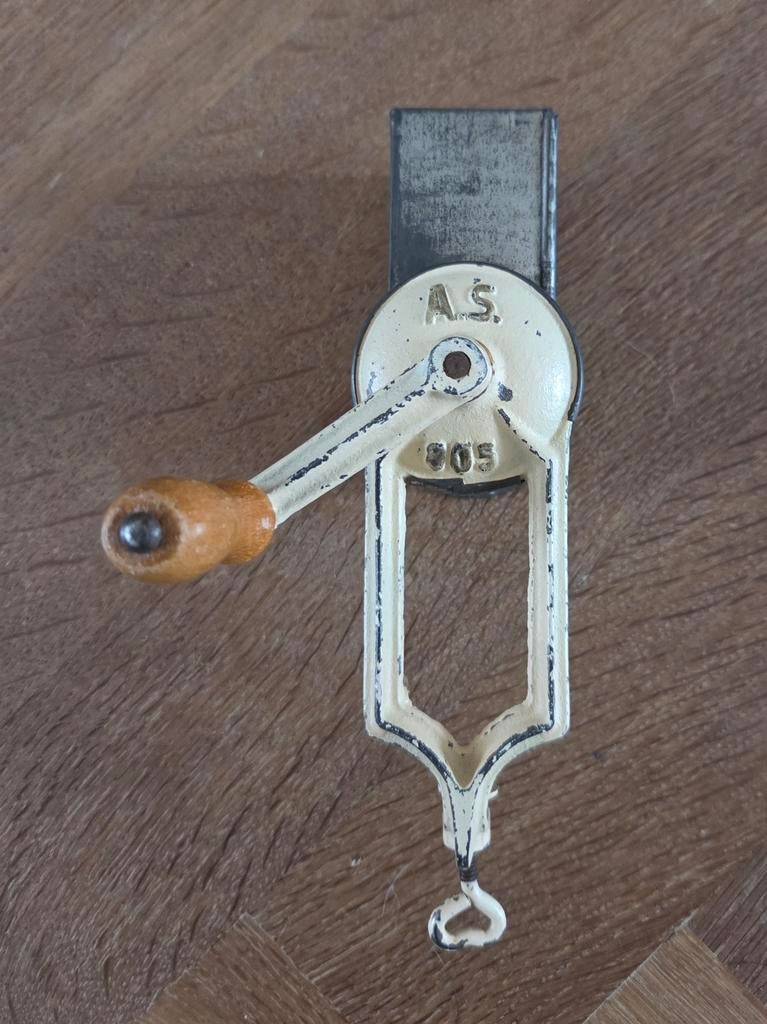 Antieke noten rasp. A.S. 805. Alexanderwerk Remscheid., Antiek en Kunst, Antiek | Keukenbenodigdheden, Ophalen of Verzenden