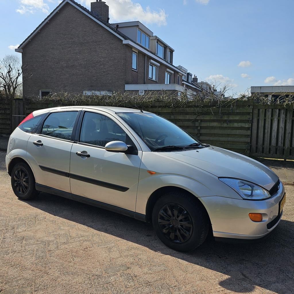 Ford Focus 1.4 I Trend 5D 2001 Grijs, Auto's, Ford, Particulier, Focus, Benzine, Euro 3, B, Hatchback, Handgeschakeld, Origineel Nederlands