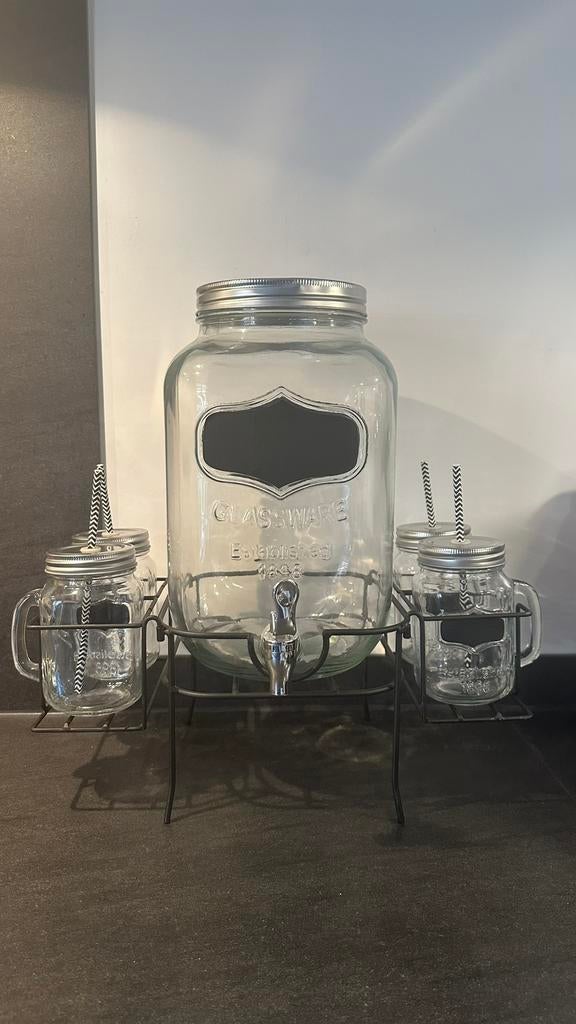 Drank dispenser met bijbehorende glazen, Ophalen, Zo goed als nieuw