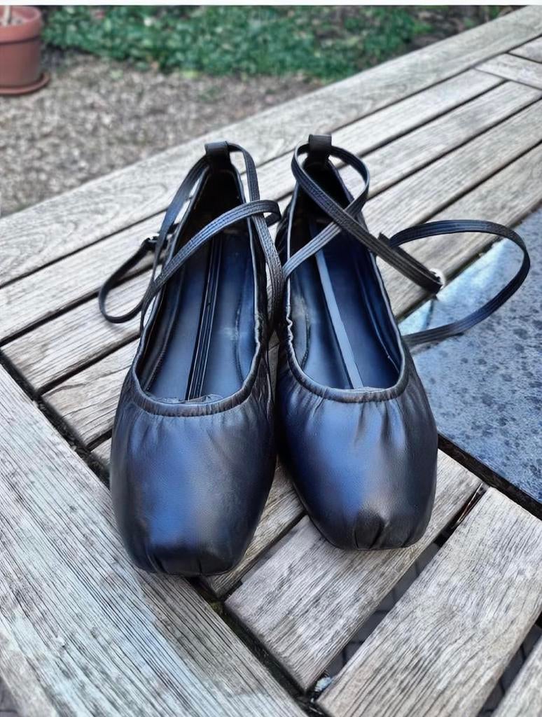 Originele zwarte leren ballerina’s van Bash maat 39, Kleding | Dames, Schoenen, Ophalen of Verzenden, Zo goed als nieuw
