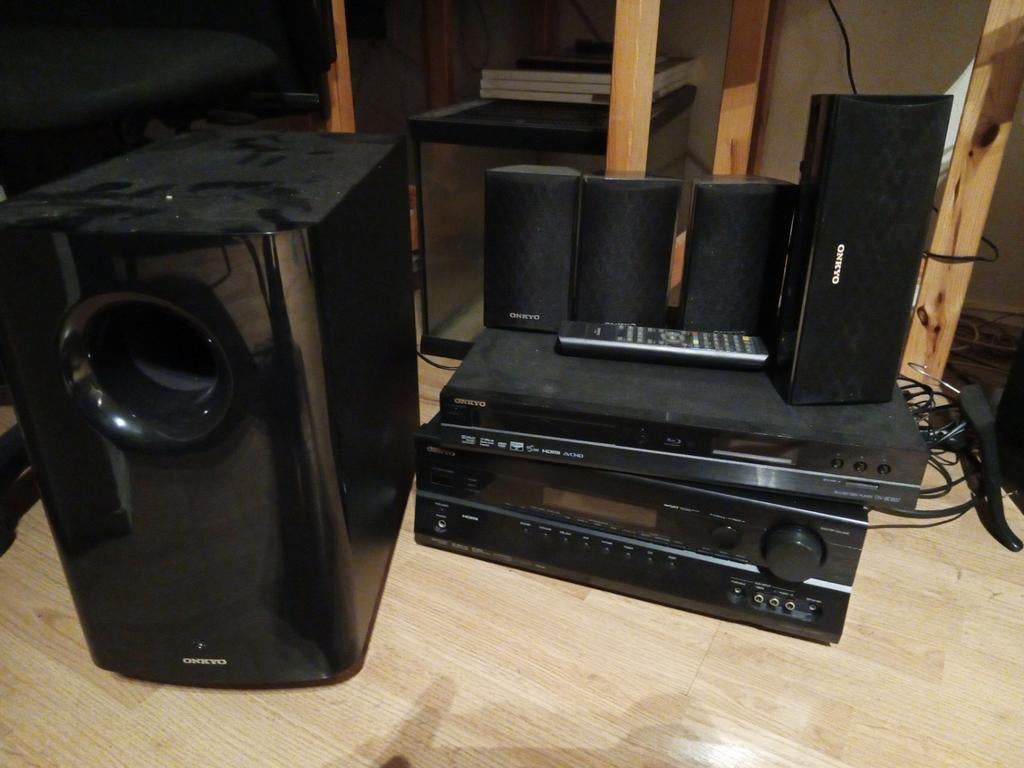 Onkyo Home Cinema Set met Blu-ray speler en 5.1 systeem, Overige merken, Gebruikt, Blu-ray-speler, 70 watt of meer