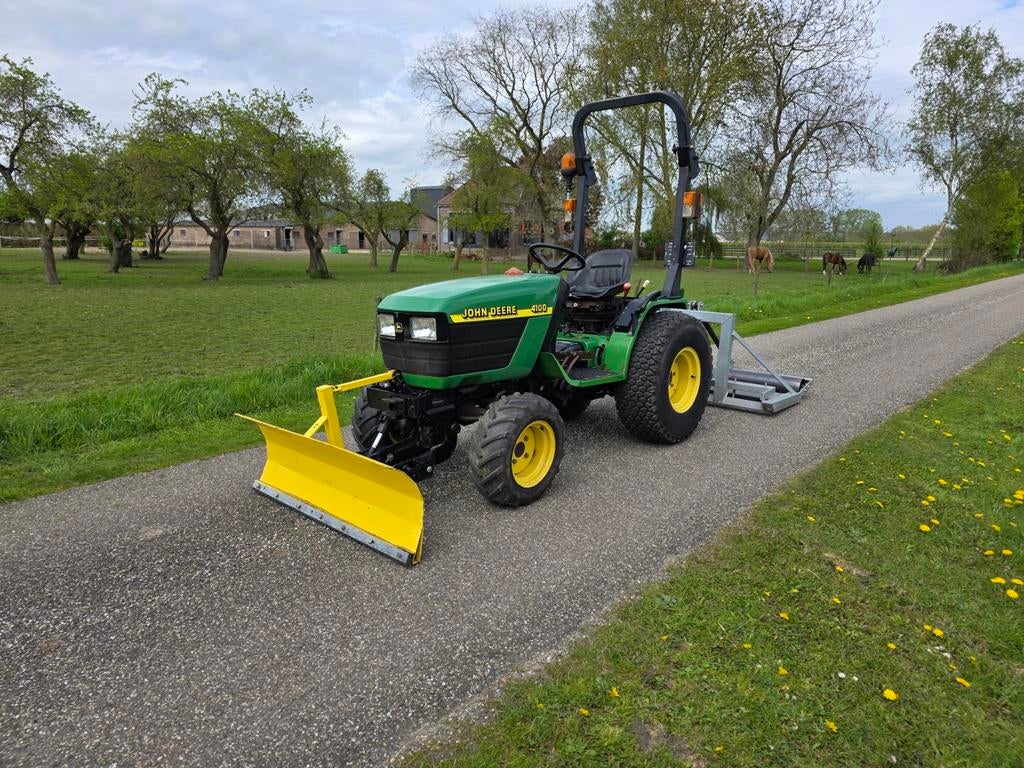 John deere 4100 HST + Manegevlakker, Overige merken, Gebruikt, Tot 2500, Ophalen of Verzenden