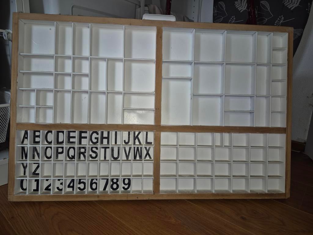 Vintage letterbak / stempellade met letters en cijfers, Ophalen, Gebruikt, Overige typen