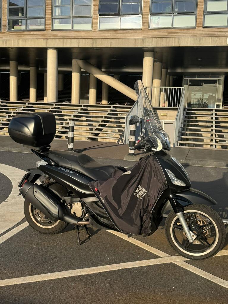 Piaggio Beverly 350 2020 Police Edition ABS/ASR, Ophalen, Zo goed als nieuw, Benzine