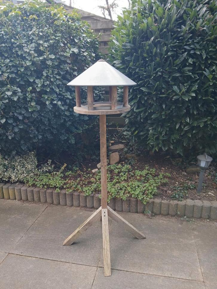 Houten Vogelvoederhuisje met zinken dak en Paal, Tuin en Terras, Vogelhuisjes en Vogelbaden, Zo goed als nieuw, Ophalen