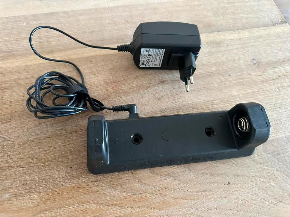 Dockingstation oplader voor accupack maglite. ML125 (ML150), Ophalen of Verzenden, Gebruikt, Accu