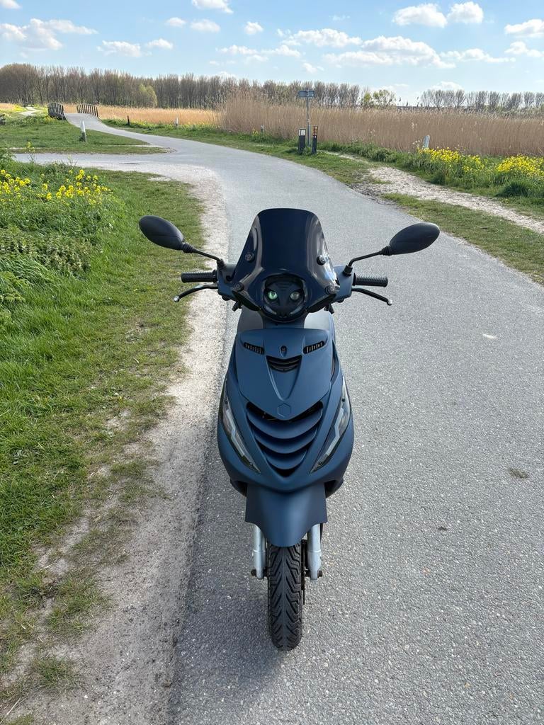 Piaggio Zip 4-takt blauw kenteken, Fietsen en Brommers, Scooters | Piaggio, Ophalen, Zo goed als nieuw, Benzine, Zip