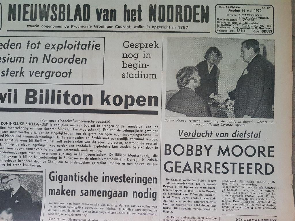 Voetballer Bobby Moore gearresteerd (1970), Ophalen of Verzenden, 1960 tot 1980, Knipsel(s)