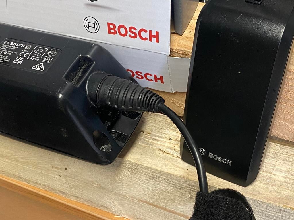 Bosch accu powerpack 500, plus oplader, Ophalen, Zo goed als nieuw