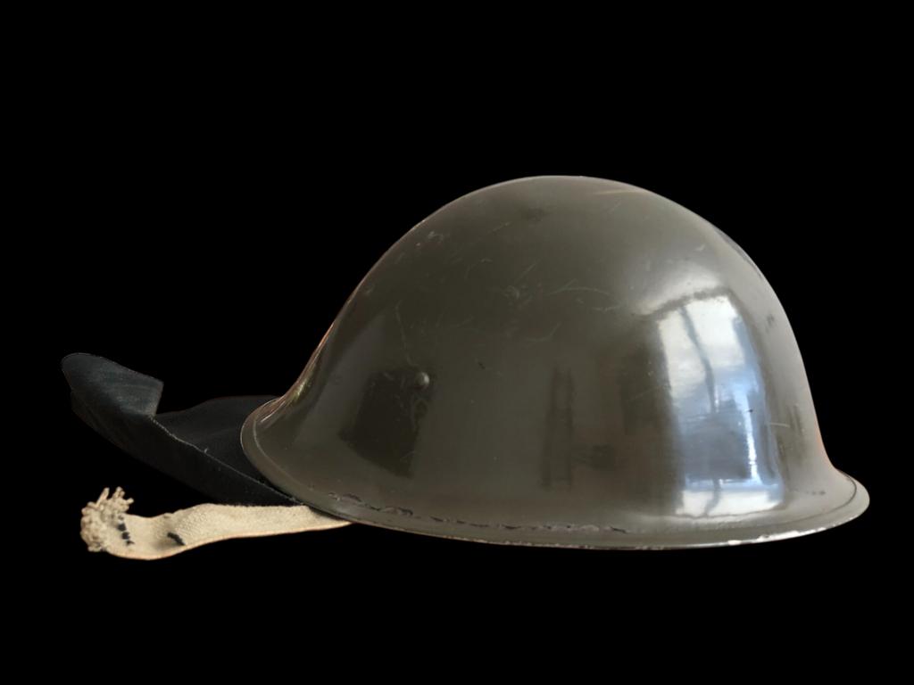 WW2 Canadese Turtle helm (BB doorgebruikt), Verzamelen, Ophalen of Verzenden, Landmacht, Duitsland, Helm of Baret
