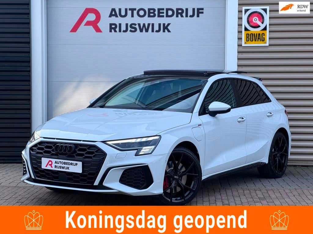 Audi A3 Sportback 45 TFSI e S edition Competition S3 Pano/B&, Auto's, Audi, 12 maanden, Gebruikt, Wit, Hybride Elektrisch/Benzine