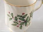 BALMORAL CASTLE BONE CHINA KERST MOK MET HULST, Antiek en Kunst, Ophalen of Verzenden