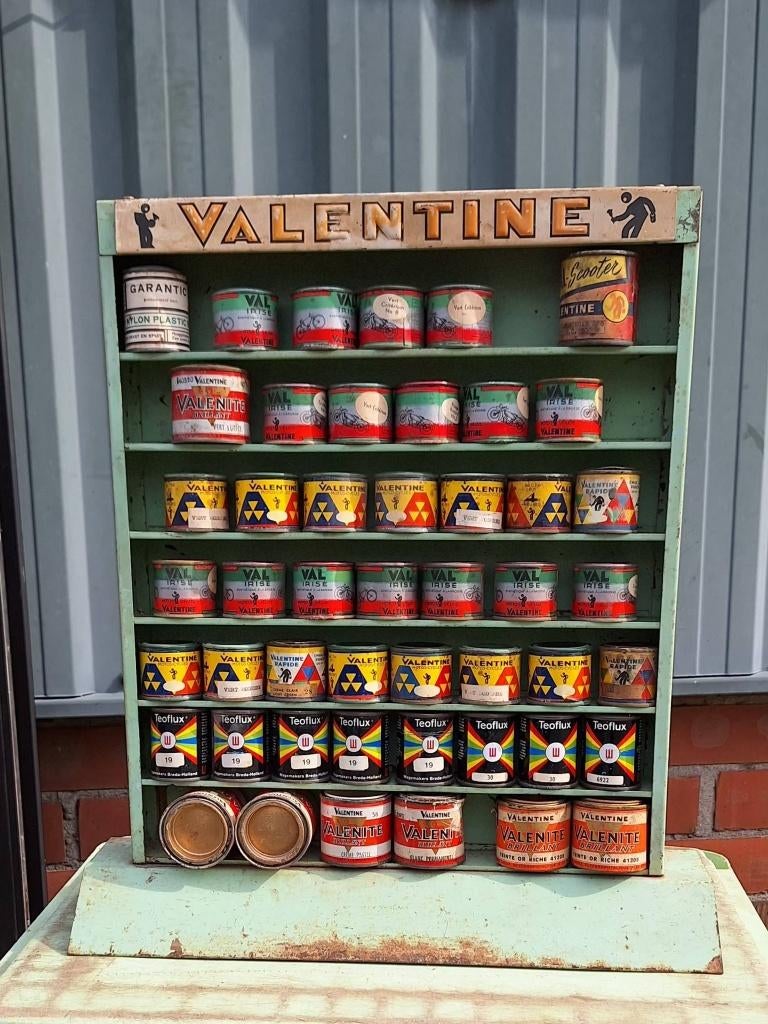 Display incl. 48 verfblikjes Valentine, uit 60'r/70'r jaren., Gebruikt, ., ., .