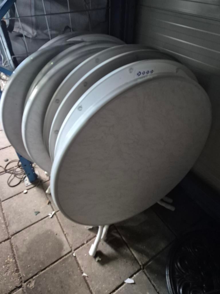 9x Ronde terrastafels, zo goed als nieuw, per stuk 50 euro, Ophalen of Verzenden, Zo goed als nieuw, Rond, Overige materialen