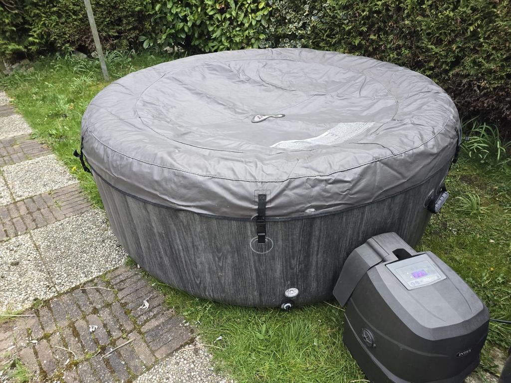 Mooie intex greywood de luxe in nette staat en goed werkend, Tuin en Terras, Bubbelbaden en Hottubs, Zo goed als nieuw, Pomp, Ophalen of Verzenden