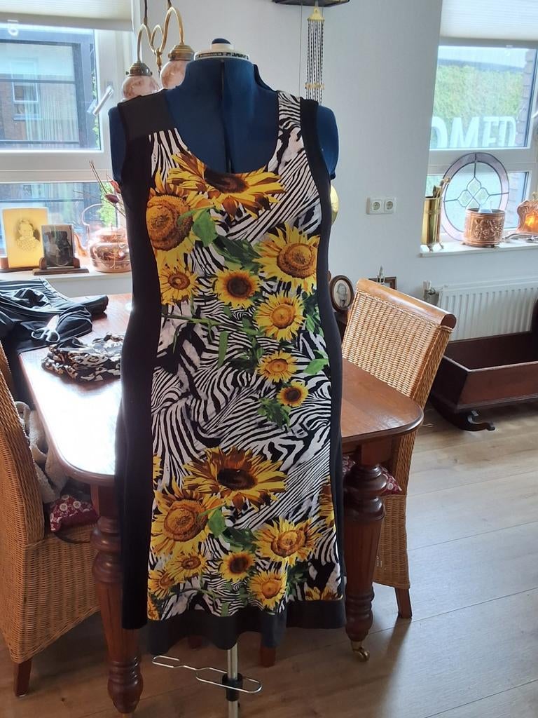 Zomerse jurk met zonnebloem- en zebraprint, Zwart, Maat 46/48 (XL) of groter, Ophalen of Verzenden, Knielengte