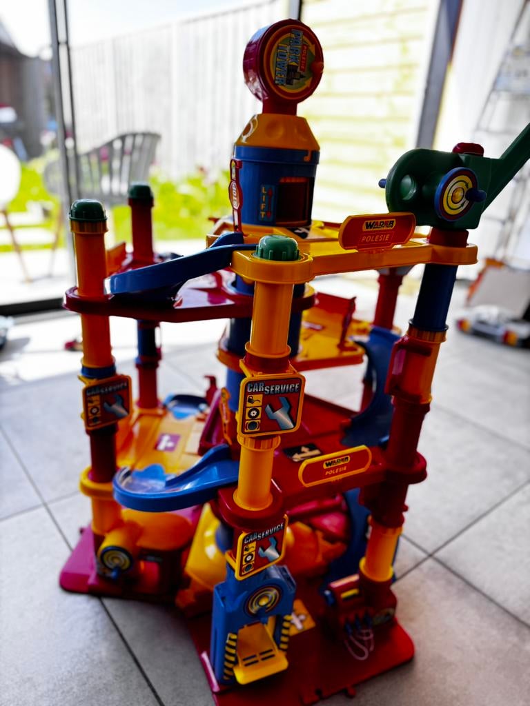 Grote parkeer garage, Ophalen, Gebruikt