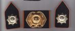 baretembleem en set kraagpatten Van heutsz, Ophalen of Verzenden, Landmacht, Nederland, Embleem of Badge