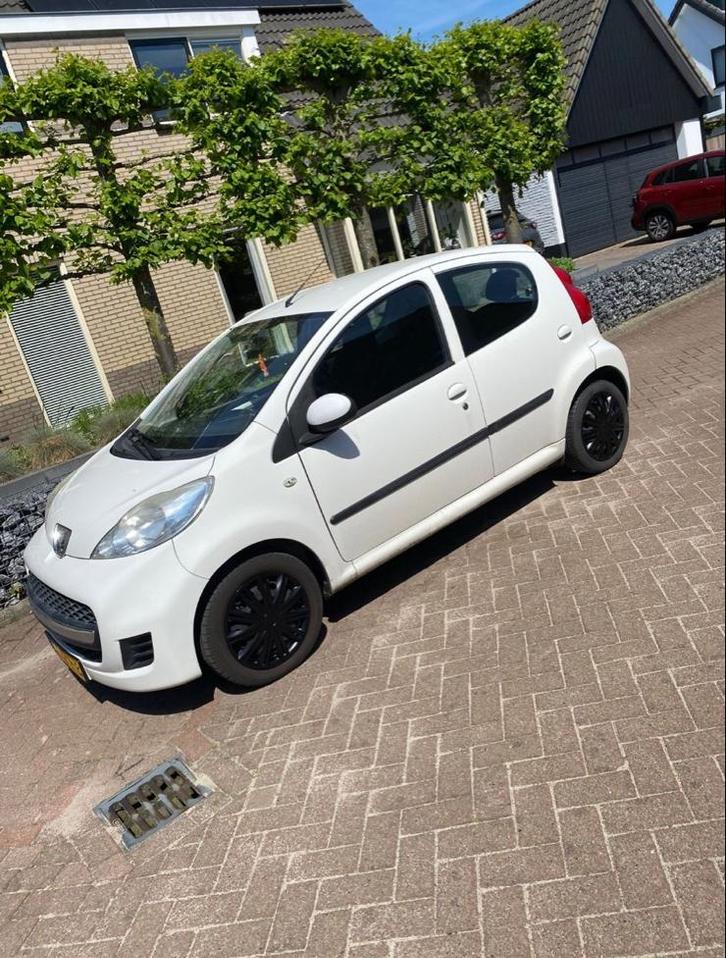Peugeot 107 1.0 12V 5DR 2011 Wit, Auto's, Peugeot, Particulier, Benzine, A, Hatchback, Handgeschakeld, Geïmporteerd, Wit, Voorwielaandrijving