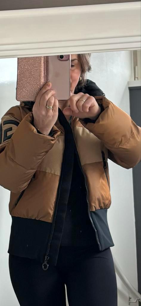 Stijlvolle GOLDBERGH pufferjas met capuchon - Maat 40, Kleding | Dames, Jassen | Winter, Zo goed als nieuw, Maat 38/40 (M), Bruin