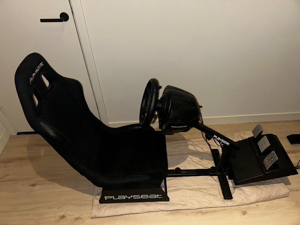 Playseat + Thrustmaster T300 RS GT Racestuur - PC & PS5, Spelcomputers en Games, Spelcomputers | Sony PlayStation Consoles | Accessoires