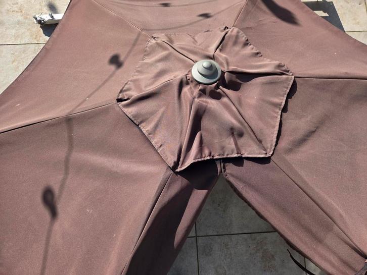 Grijze zweefparasol - Zo goed als nieuw, Tuin en Terras, Parasols, Zo goed als nieuw, Stokparasol, 2 tot 3 meter, Kantelbaar, Verstelbaar