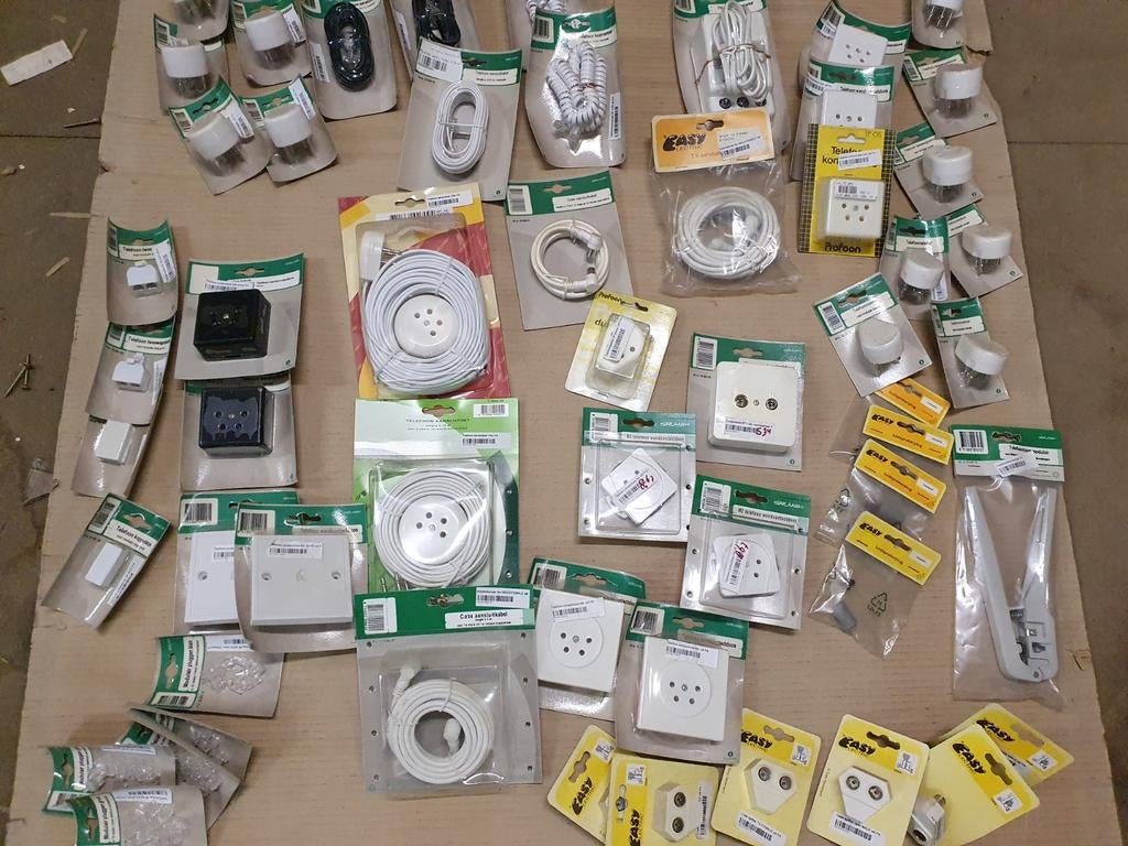 Partij 56 stuks nieuw telefoon antenne tv versterker coax, Ophalen of Verzenden, Nieuw