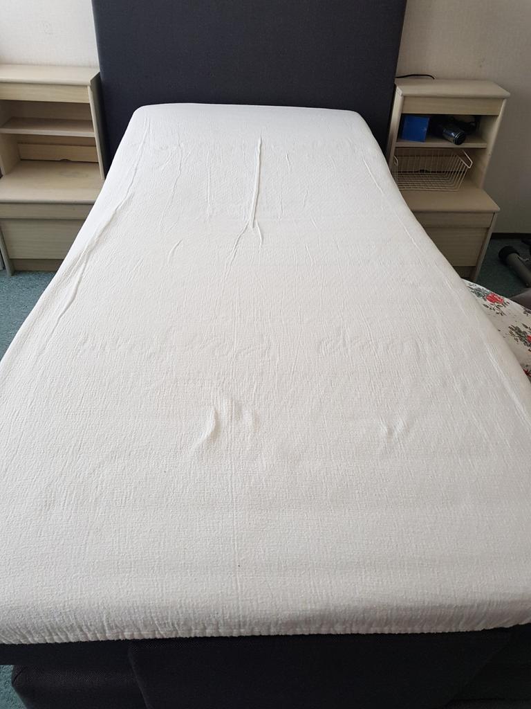 Electrice bed met topper, Ophalen, Eenpersoons, Zo goed als nieuw, Stof
