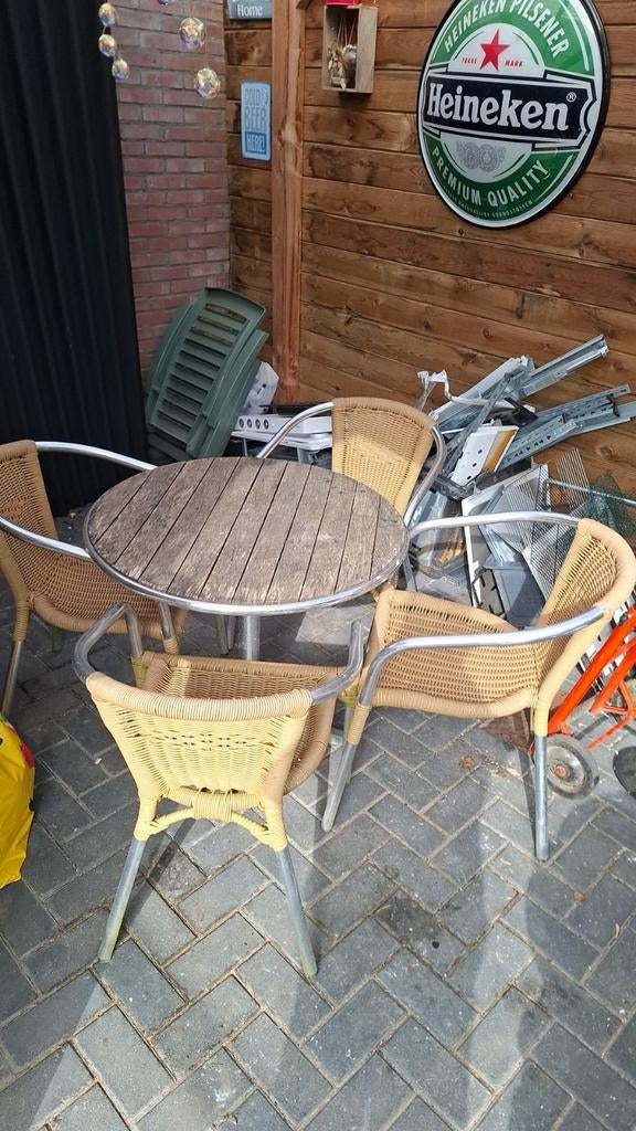 Te koop leuk tuin setje   met tafel en stoelen bieden mag, Ophalen, Gebruikt, Overige materialen, 2 zitplaatsen