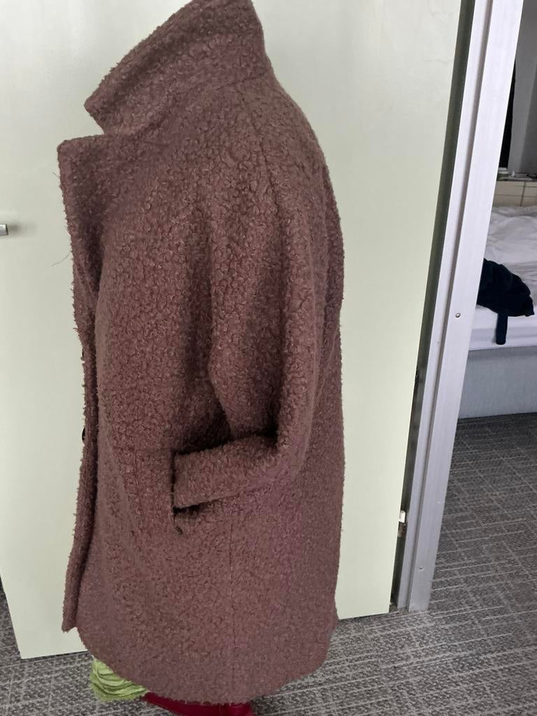 Dames boucle jas mt 40/42 oud rose knielengte, Ophalen of Verzenden, Nieuw, Maat 38/40 (M), Roze