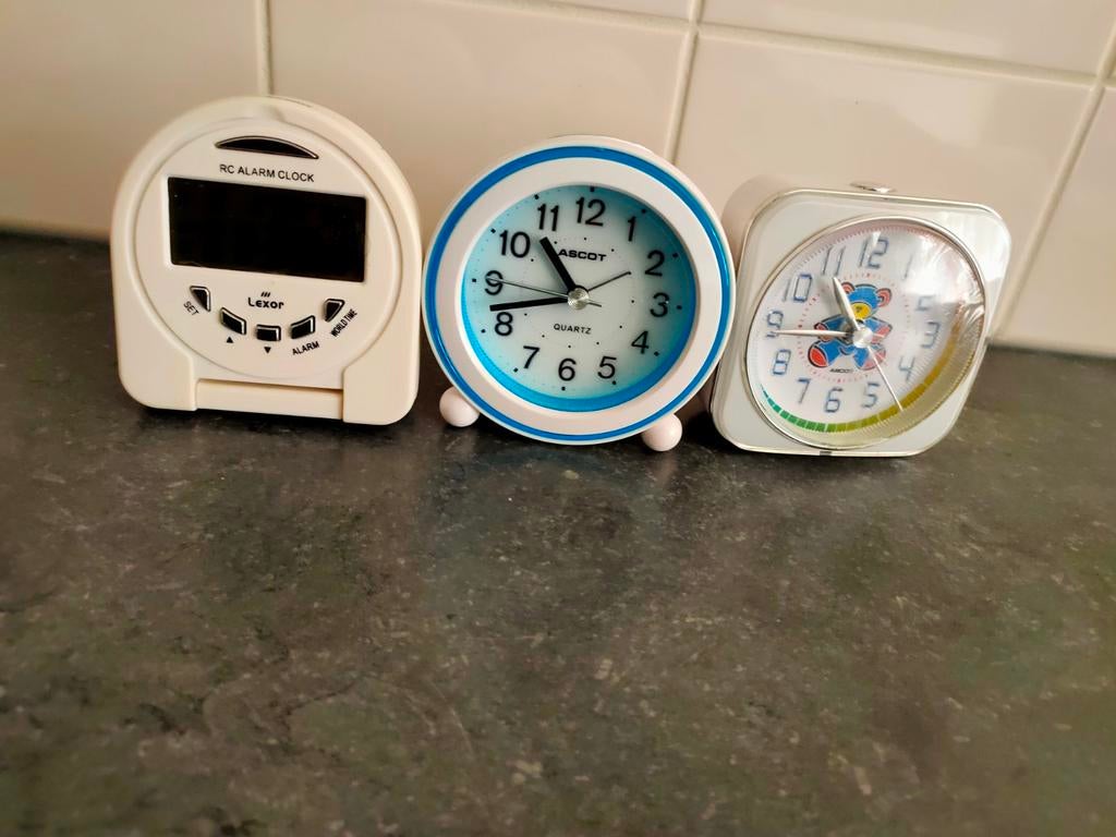 Drie wekkers: digitaal en analoog, Witgoed en Apparatuur, Wekkers, Nieuw, Analoog, Ophalen