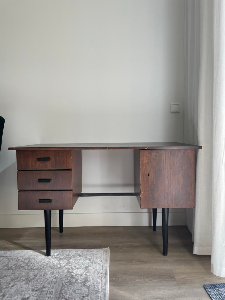 Houten bureau met lades, Sloterdijk, Huis en Inrichting, Bureaus, Ophalen, Gebruikt