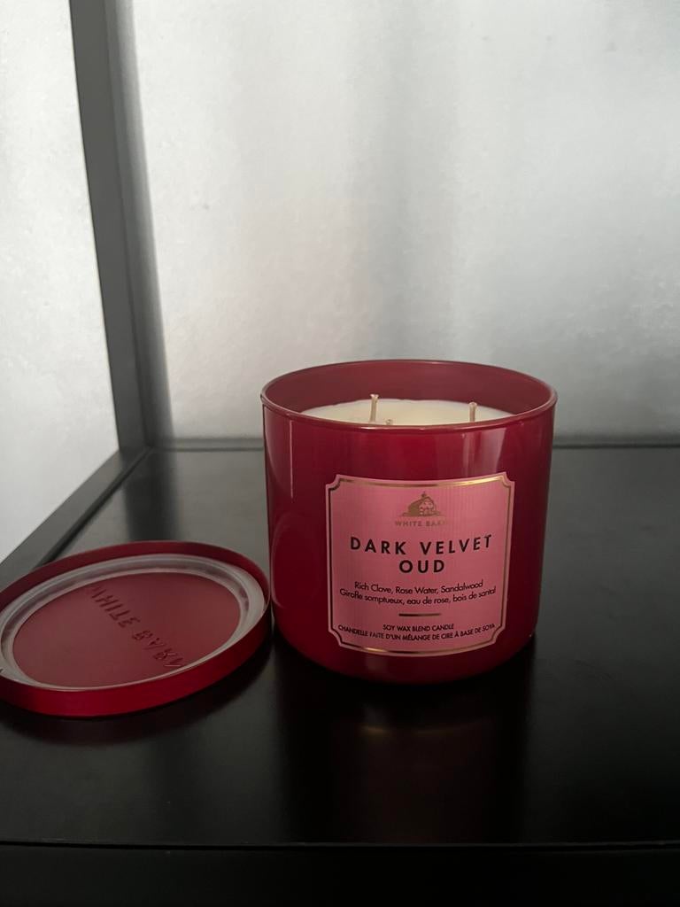 Bath & Body works Dark Velvet Oud kaars nieuw, Huis en Inrichting, Woonaccessoires | Kandelaars en Kaarsen, Overige materialen