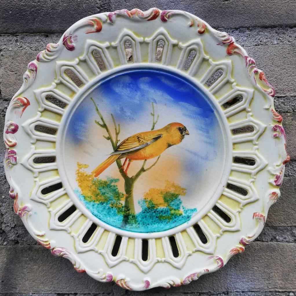 Wandbord. BASSANO, Italy. Handpainted. Ca 1920. 25 cm., Antiek en Kunst, Ophalen