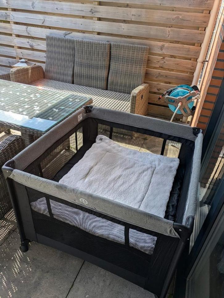 Inklapbare box met hoes - Ideaal voor buiten/kleine ruimtes!, Kinderen en Baby's, Boxen, Zo goed als nieuw, Vierkant, Ophalen