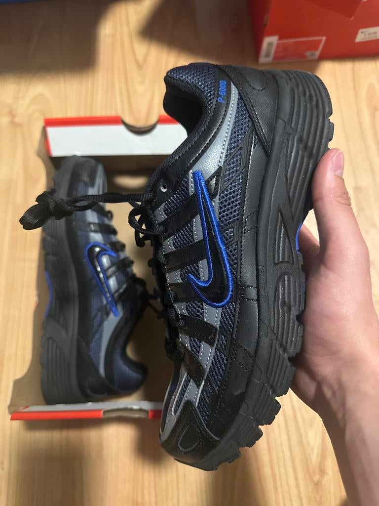 Nike P-6000 Zwart Blauw - Maat 39 - Nieuw, Zwart, Nieuw, Ophalen of Verzenden, Sneakers of Gympen