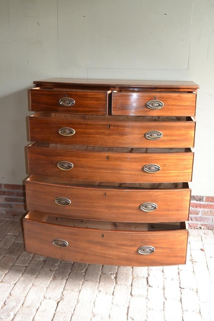 Prachtige antieke Engelse gebogen mahonie ladekast, dressoir, Verzenden