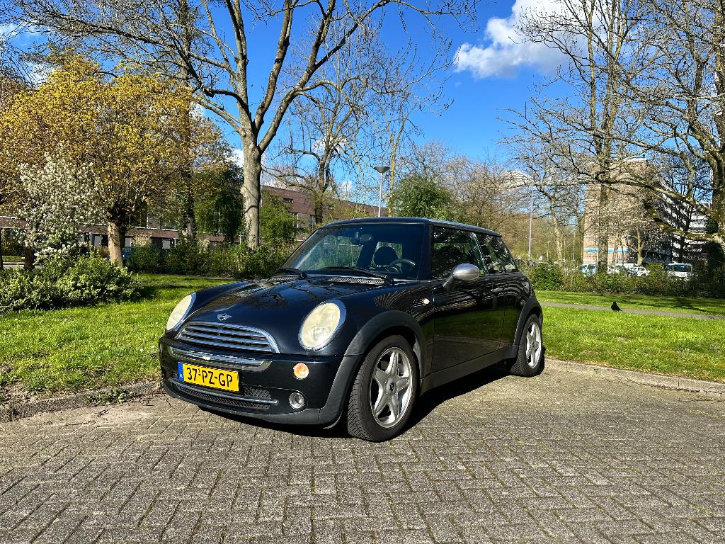 Mini 1.6 16V Cooper 2005 Zwart, Auto's, Voorwielaandrijving, Beige, 4 cilinders, 4 stoelen