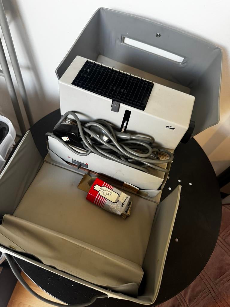 Dia projector en toebehorrn, Ophalen, Gebruikt