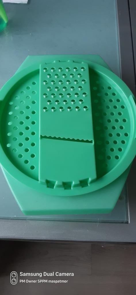 TUPPERWARE MULTIRASP, Huis en Inrichting, Keuken | Tupperware, Ophalen of Verzenden, Zo goed als nieuw, Groen, Bak of Kom