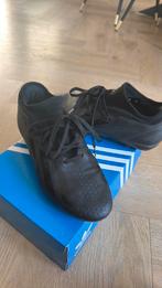 Voetbalschoenen adidas 40 2/3, Maat XS of kleiner, Ophalen of Verzenden, Zo goed als nieuw, Schoenen